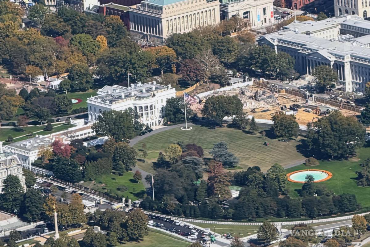 $!Esta imagen, proporcionada por Katie Harbath, muestra la demolición y construcción del Ala Este de la Casa Blanca.