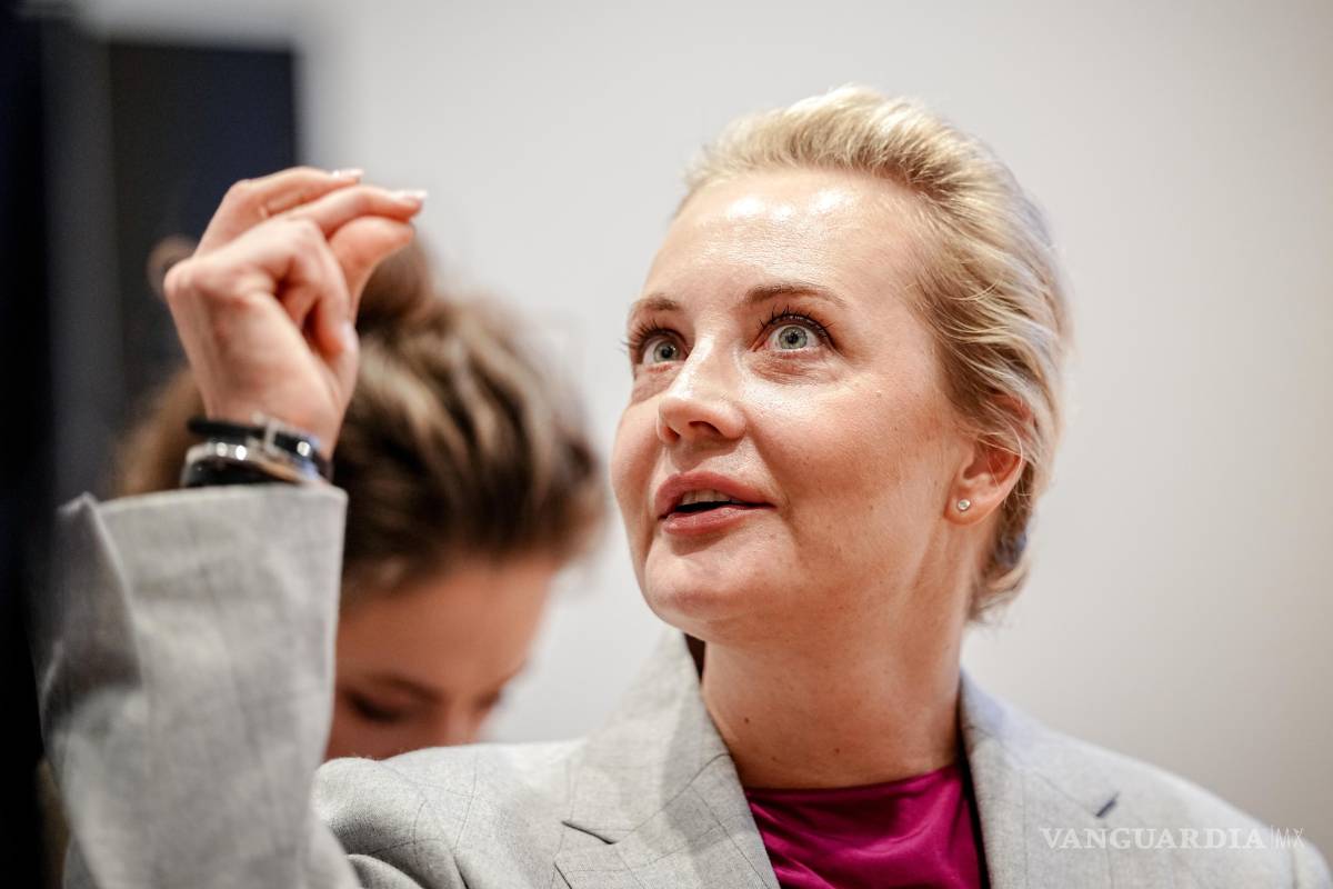 $!Yulia Navalnaya, activista de derechos humanos y esposa del líder opositor ruso Alexei Navalny, habla sobre la muerte de su fallecimiento en en Múnich, Alemania.