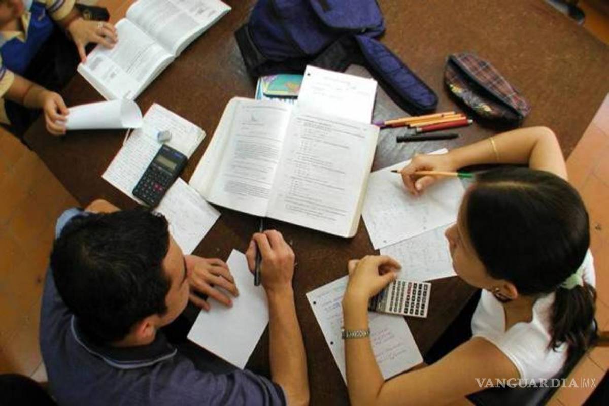 Más de 2,700 estudiantes de Piedras Negras se beneficiarán con becas