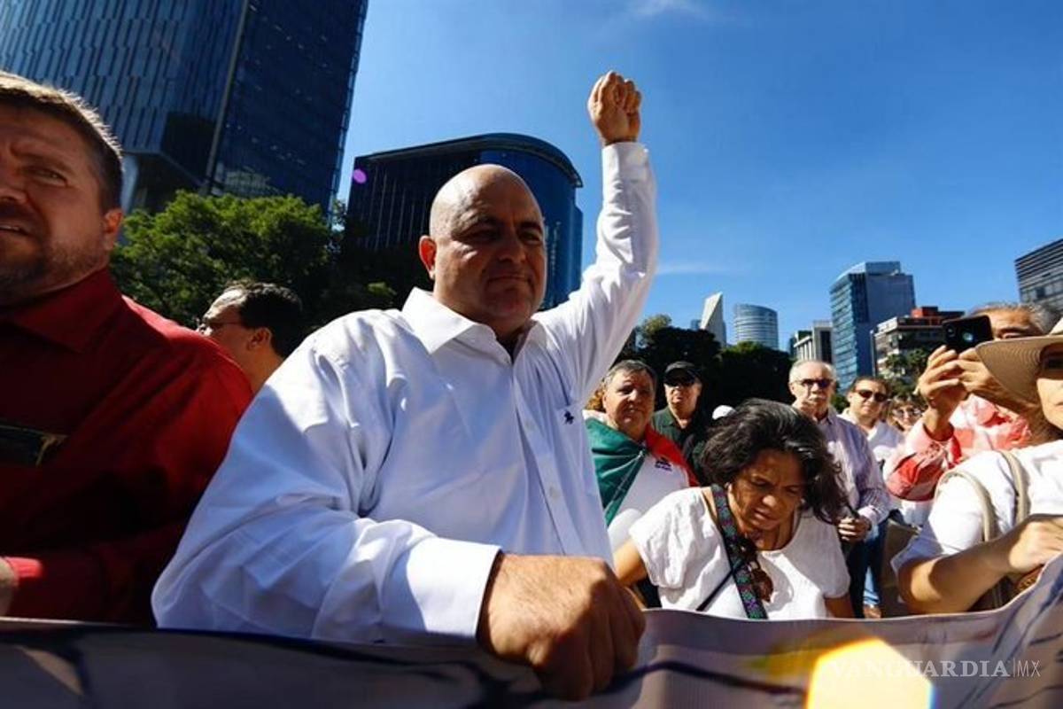 Familia LeBarón, presente en marcha 'antiAMLO' en la CDMX
