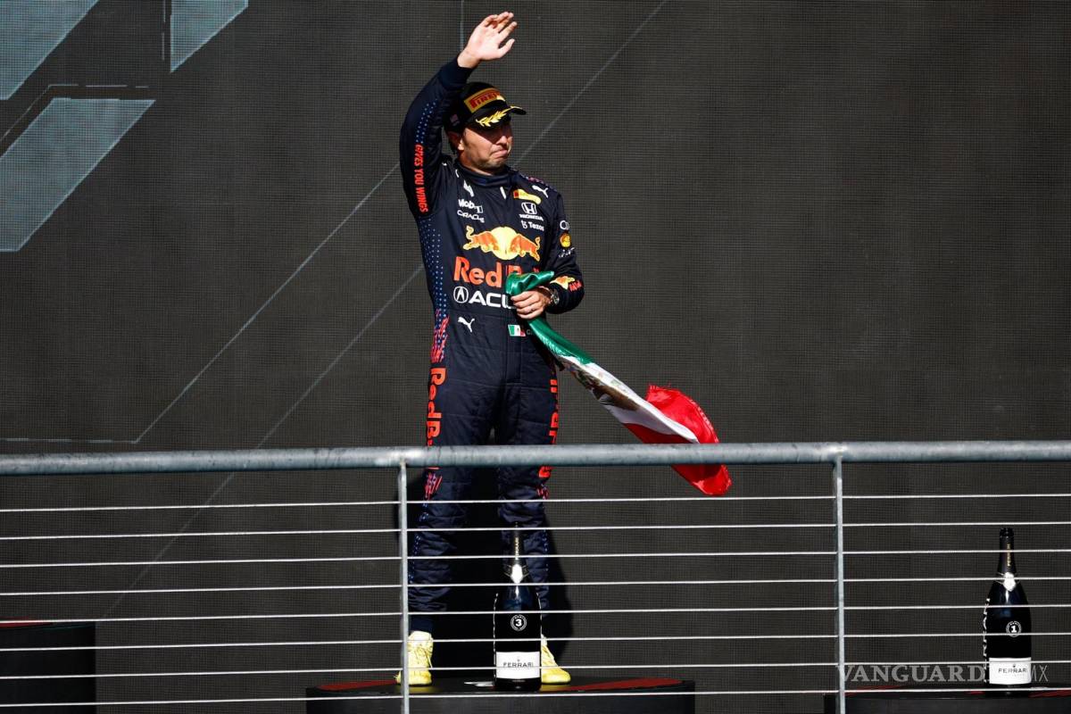 Paseo de la Reforma se alista para que Sergio Pérez ruede su auto