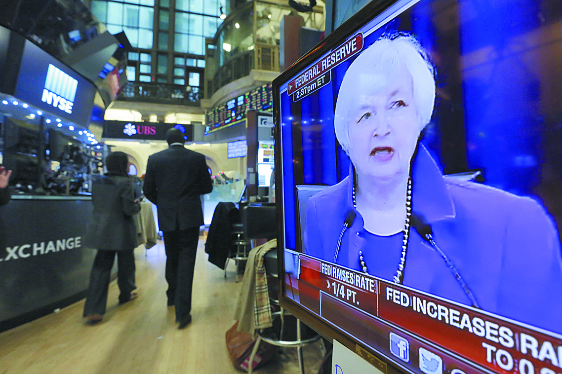 FED sube 25 puntos base tasa de interés; por 1ª vez en 9 años