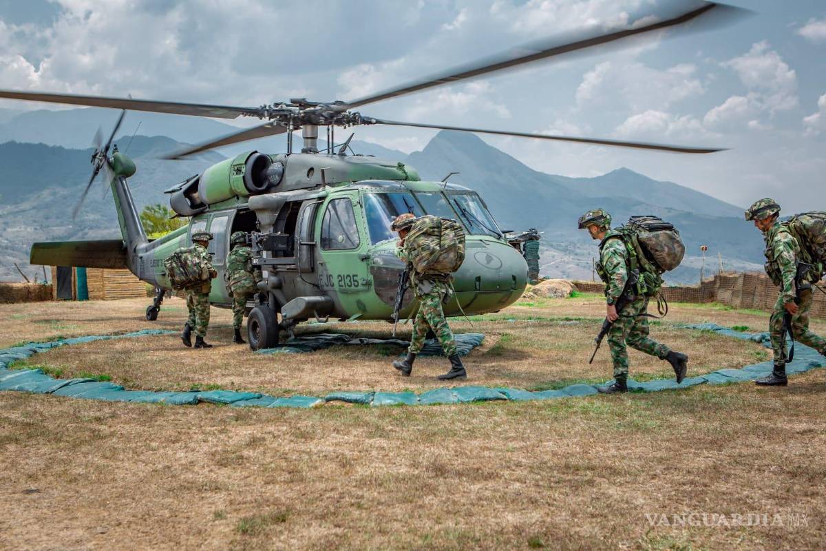 Se desploma helicóptero militar en Colombia; deja al menos nueve personas muertas