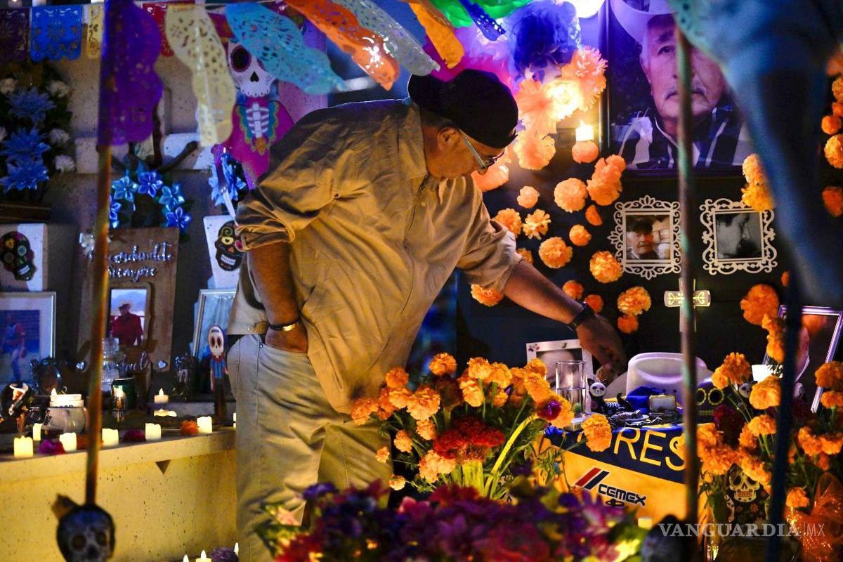 Monclova se ilumina con la tradicional ‘Alumbrada’ en honor a los fieles difuntos