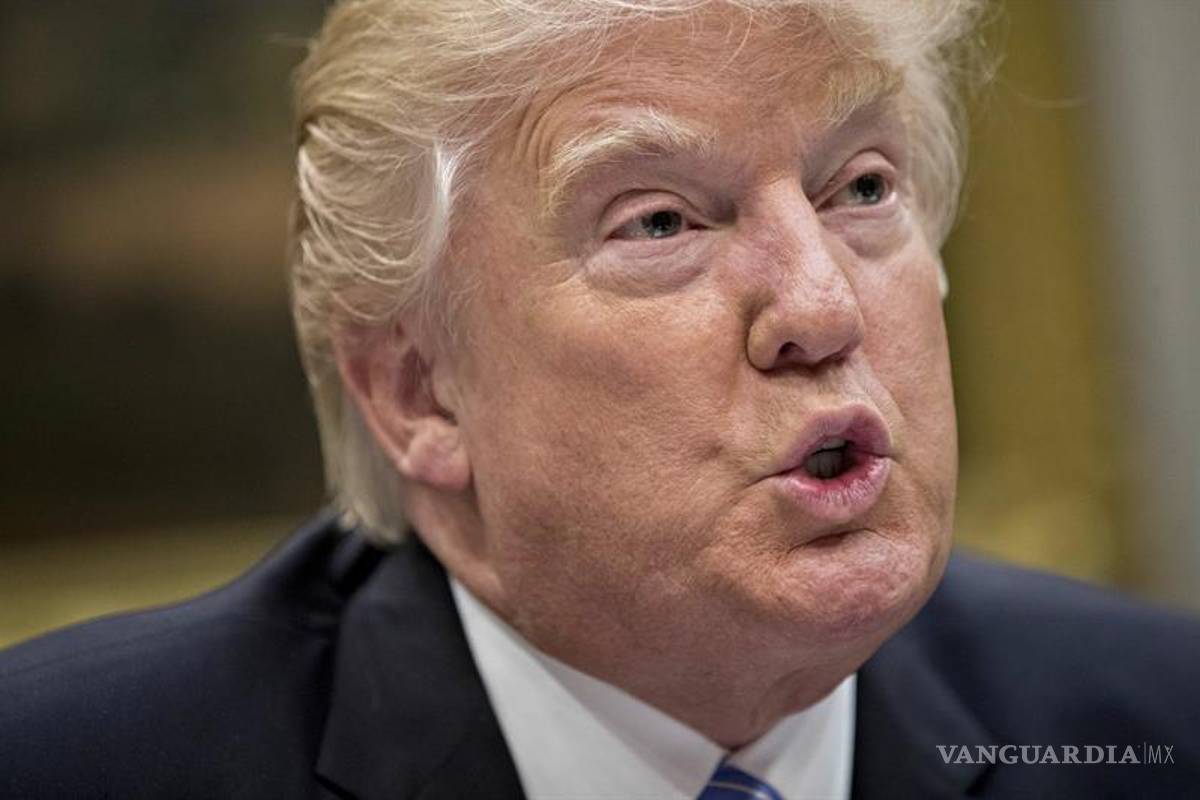 Arremete Trump contra los servicios secretos por filtraciones sobre Rusia