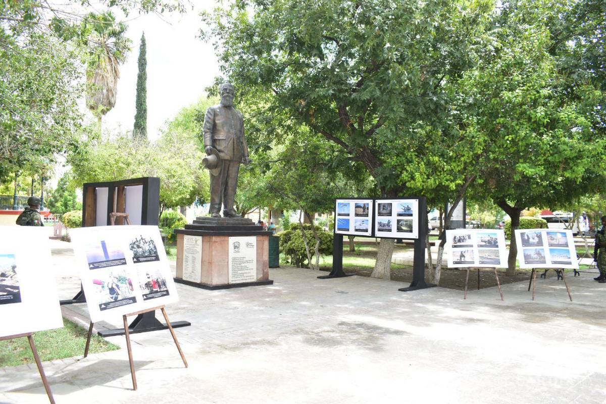 Sedena monta exposición de fotografías militares en el Pueblo Mágico de Cuatro Ciénegas