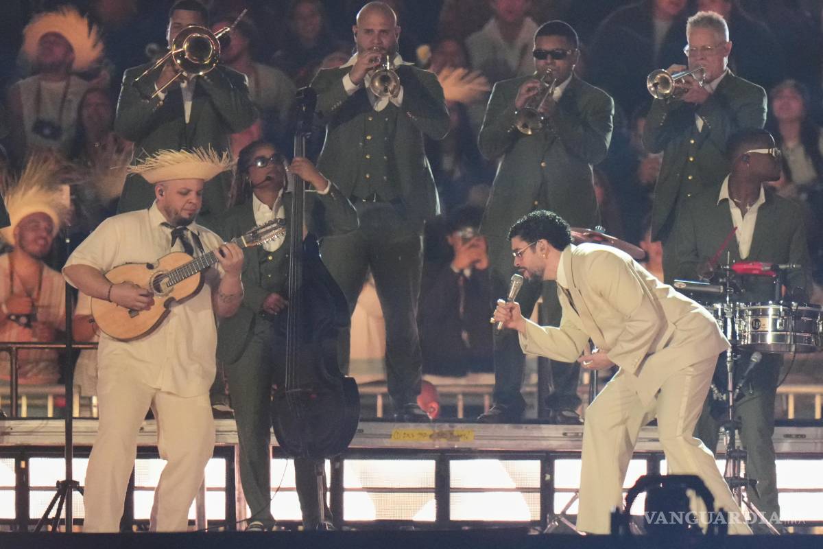 ¡Regalo navideño! Canta Julieta Venegas y baila Salma Hayek junto a Bad Bunny en concierto en la CDMX