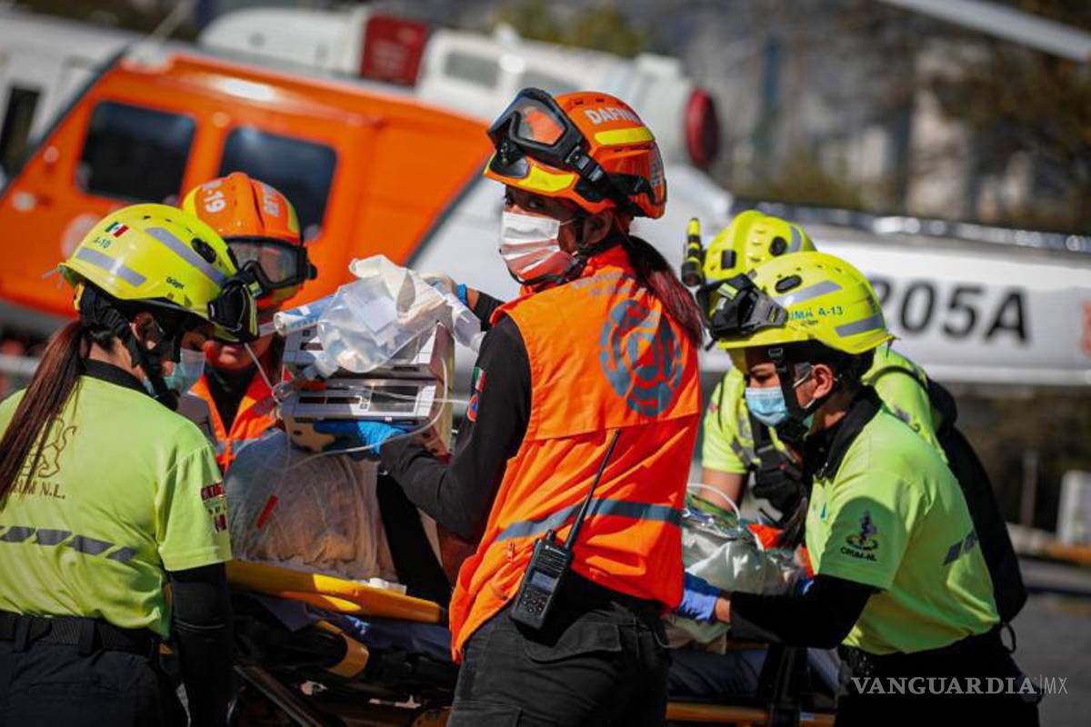 $!Choque e incendio de tráileres deja una persona con quemaduras en el 98% de su cuerpo, en NL