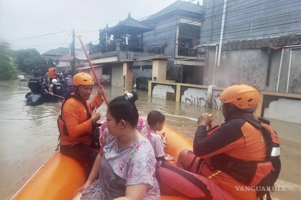 Al menos 15 muertos y 6 desaparecidos tras inundaciones en Indonesia