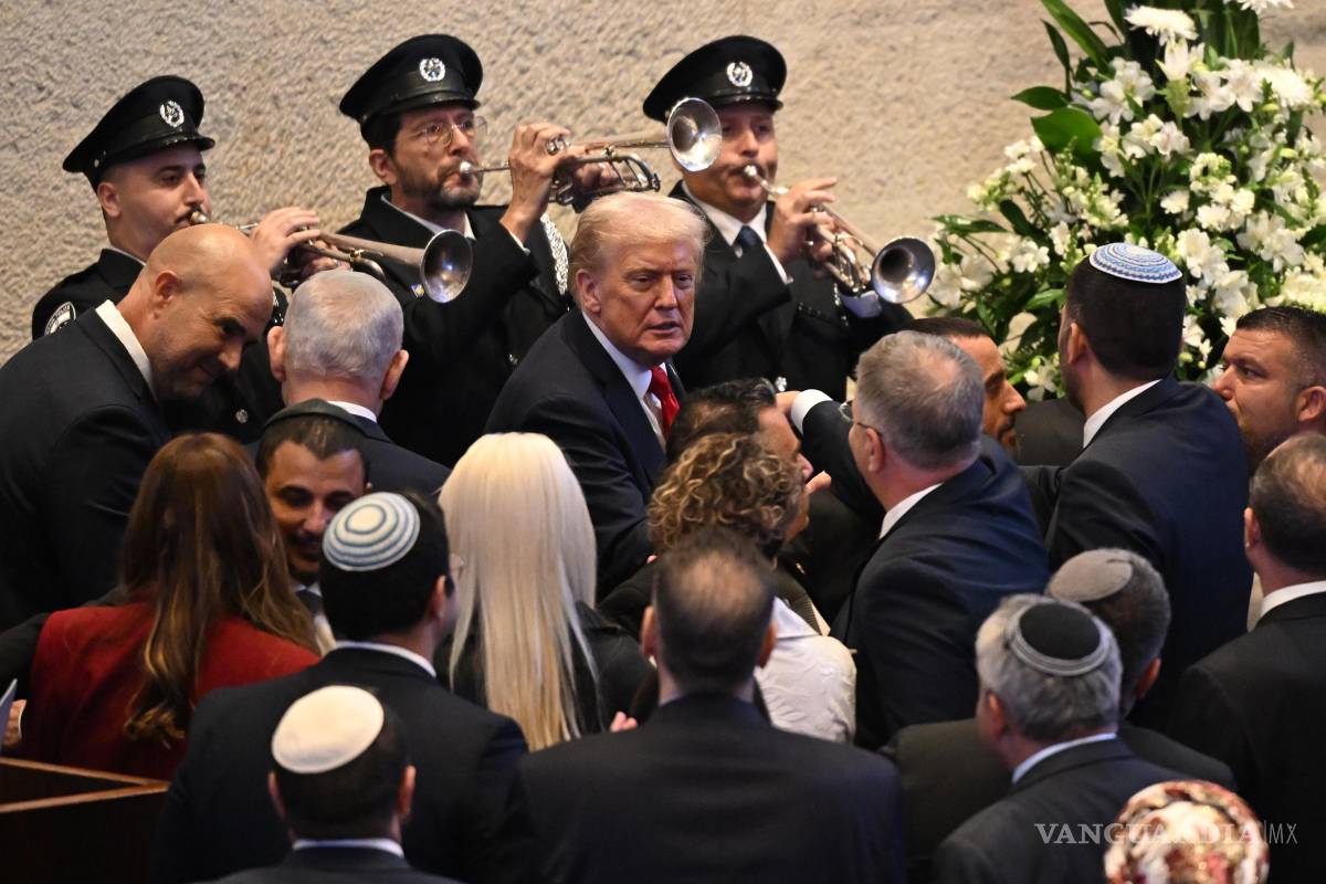 $!El presidente Trump en la Knesset cuando planteó públicamente por primera vez el tema del indulto al primer ministro israelí Netanyahu en Jerusalén.