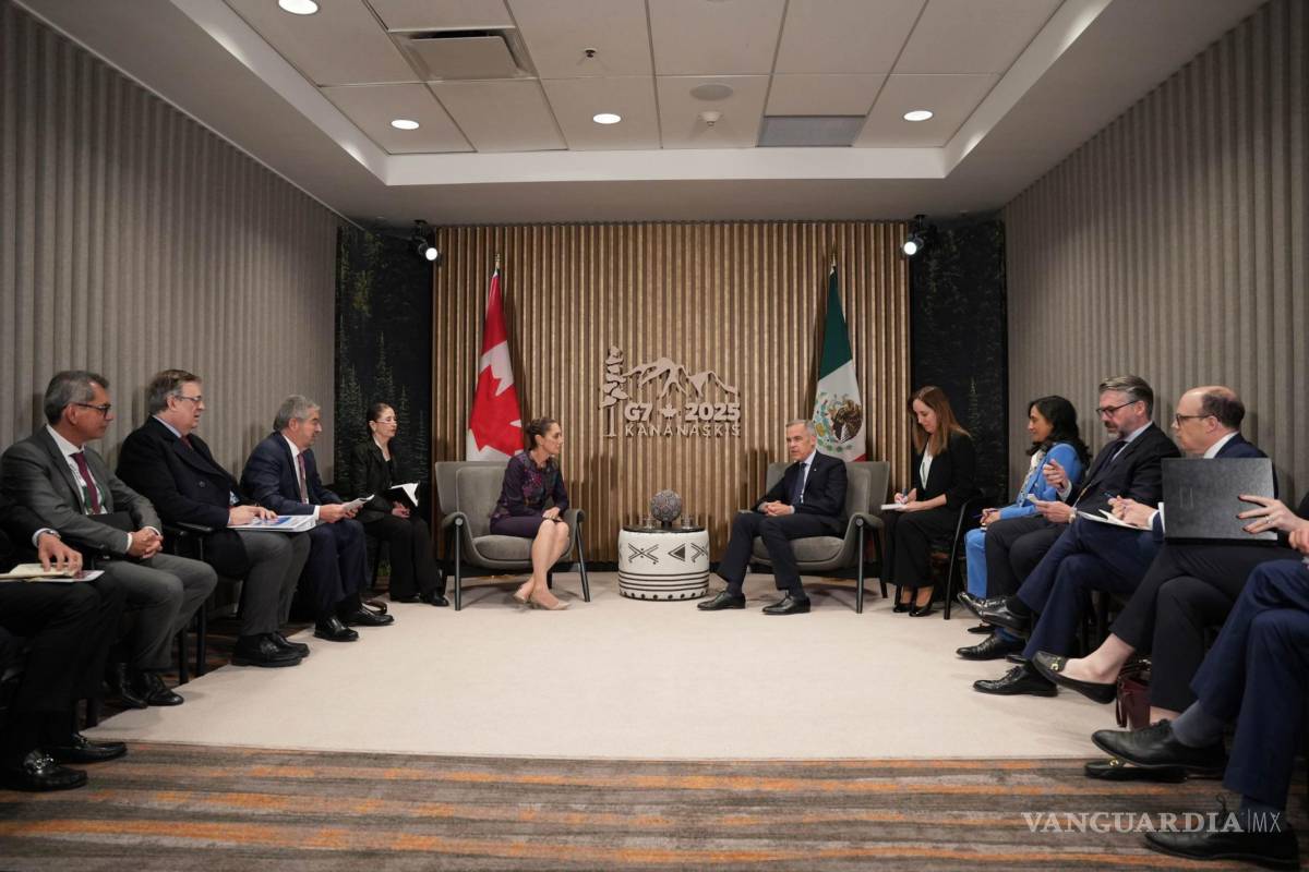 $!Claudia Sheinbaum Pardo, presidenta de México, agradeció a Mark Carney, primer ministro de Canadá, al concluir su participación en la Cumbre del G7.