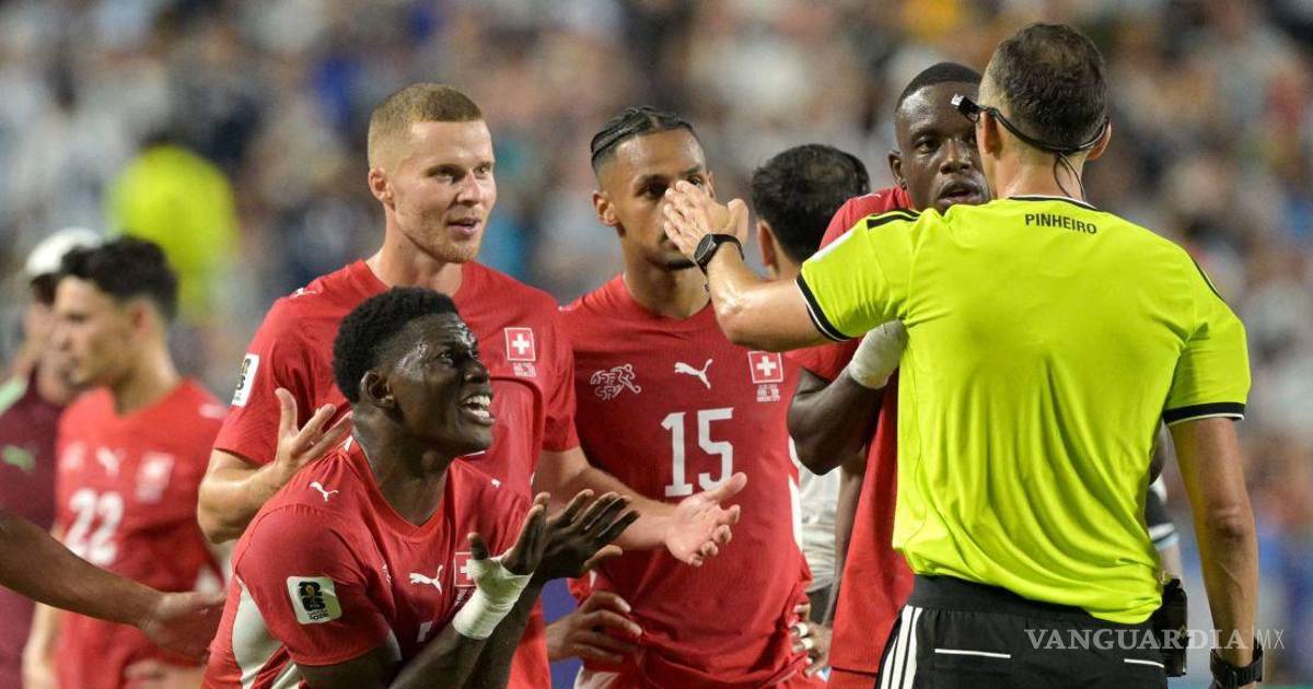 Hay tiro: La IFAB admite error en la expulsión de Breel Embolo en el Mundial 2026; FIFA defiende la actuación del VAR
