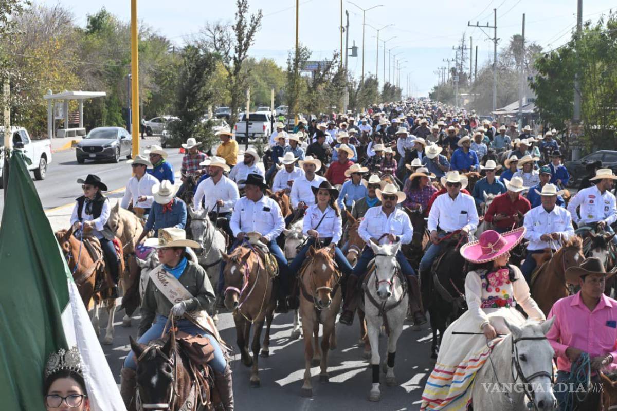 $!Cientos de ciudadanos participaron en la cabalgata, encabezada por la alcaldesa Sara Irma Pérez.