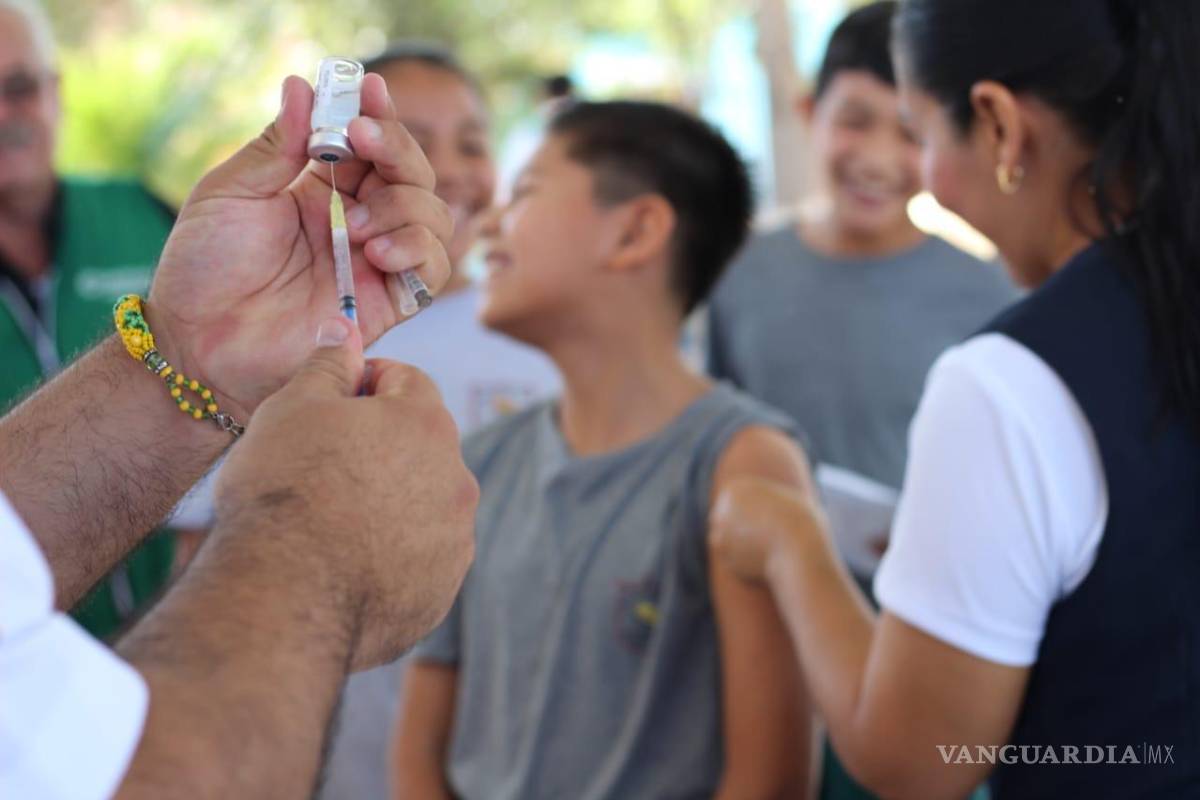 Llevan jornada de vacunación y de entrega de apoyos sociales en Candela
