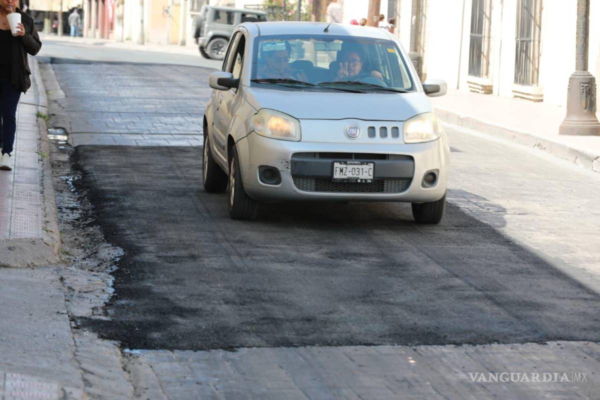 $!Se iniciaron acciones de renivelación y aplicación de carpeta asfáltica en vialidades de alto flujo vehicular.