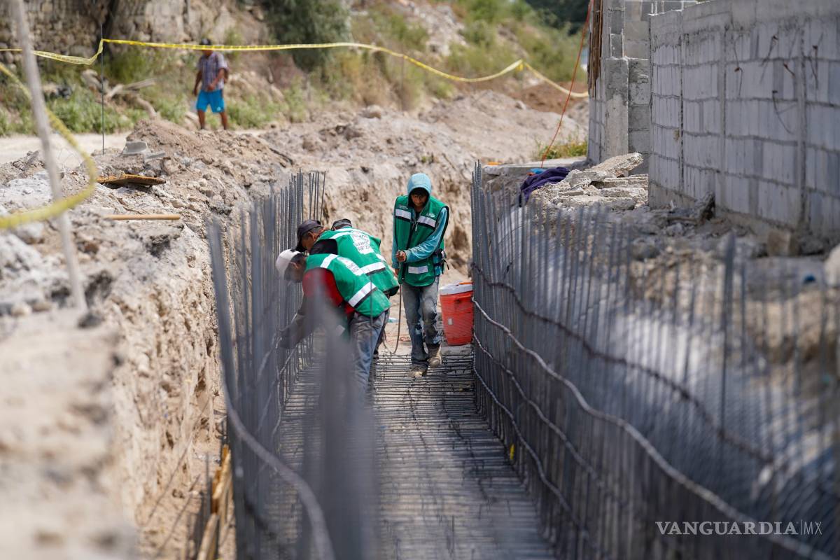 $!La obra tendrá 140 metros de longitud y 1.5 metros de altura, capaz de captar las corrientes de agua que bajan de la colonia.