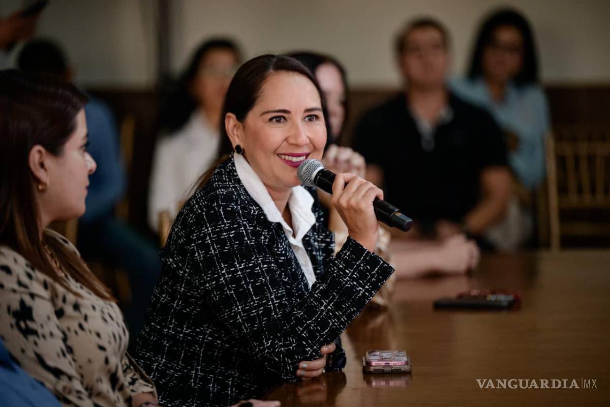 $!Durante la sesión se presentó un informe de los programas implementados en la administración, incluyendo talleres, cursos de sensibilización y seguimiento a cirugías de implantes cocleares.