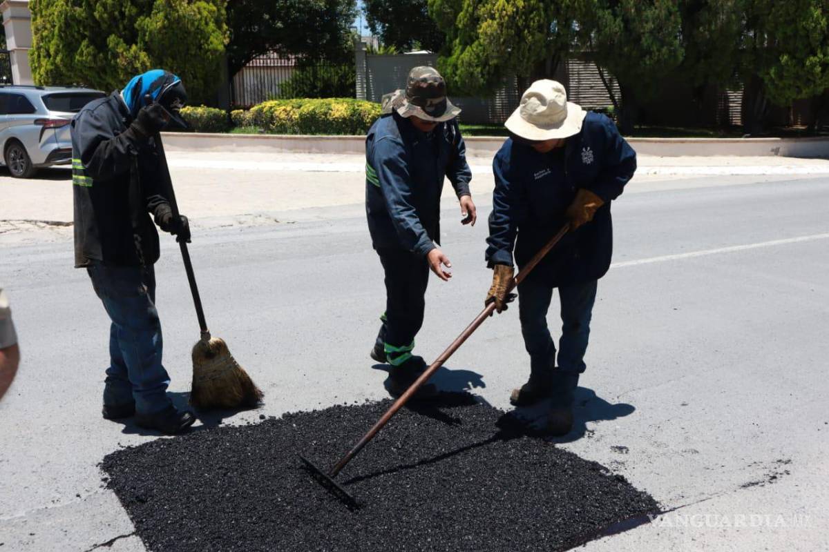 $!Rehabilitación de pavimento en bulevares clave de Saltillo mejora la movilidad y seguridad para conductores y peatones.