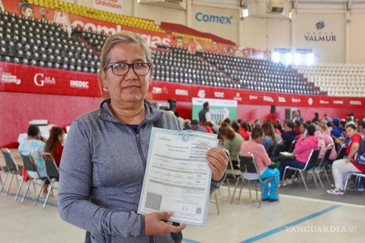 $!Ciudadanos acudieron desde temprano a la brigada para realizar trámites del Registro Civil.