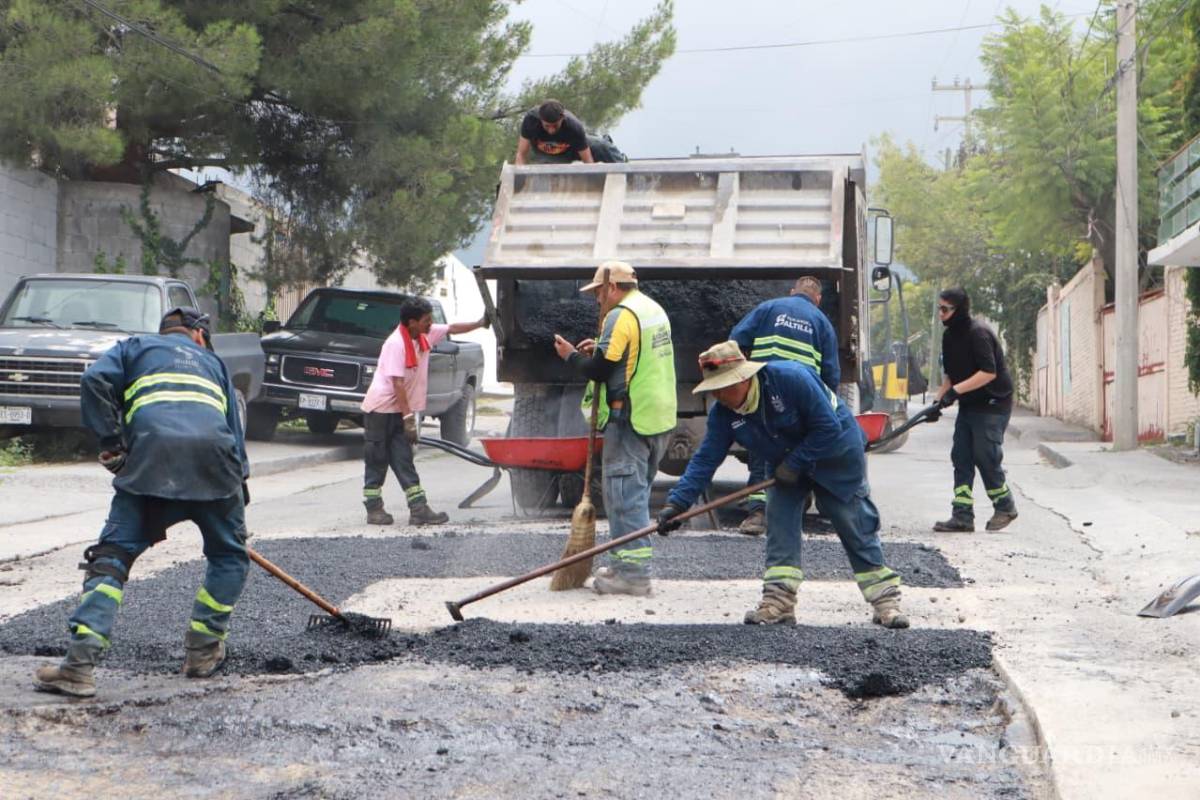 Ayuntamiento de Saltillo refuerza reparación de baches en Lomas de Lourdes