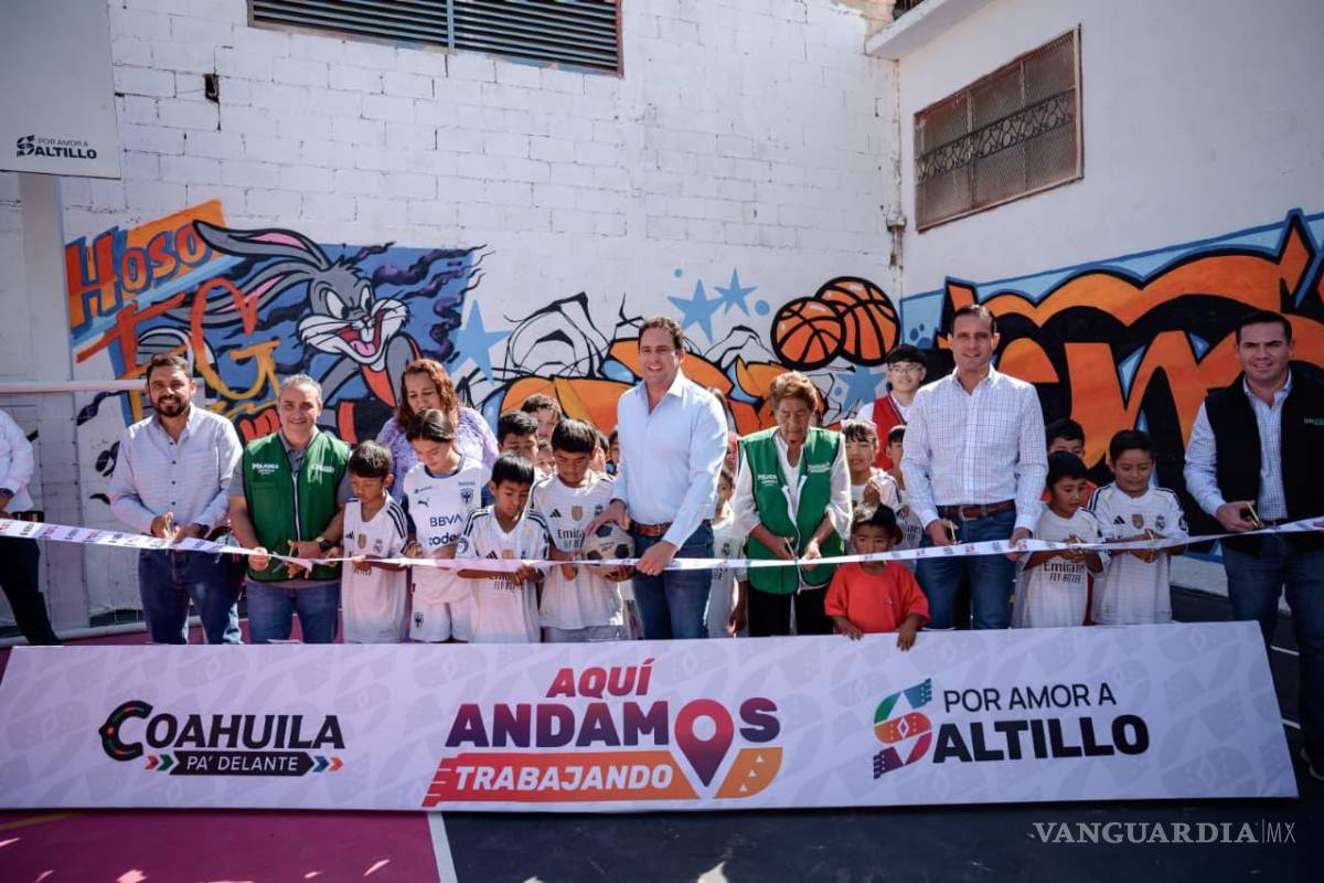 Saltillo: Alcalde Javier Díaz entrega rehabilitación de cancha en la colonia Nazario S. Ortiz Garza