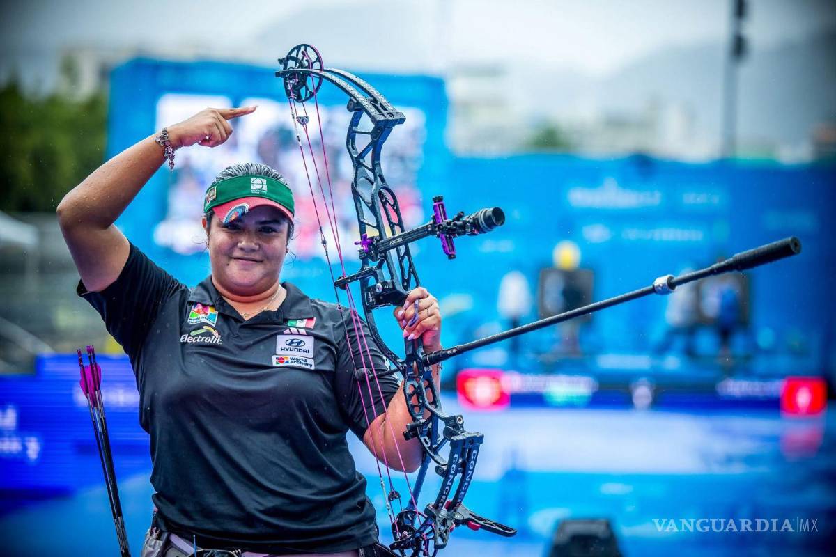 Andrea Becerra consolida su liderazgo mundial con cinco medallas en un mes histórico
