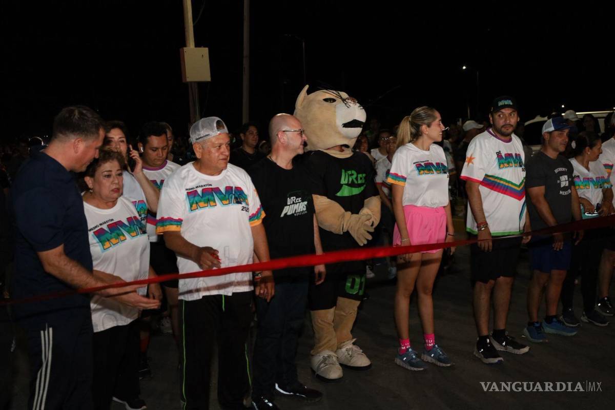$!El entusiasmo universitario marcó el éxito del Warm Up previo al Medio Maratón.