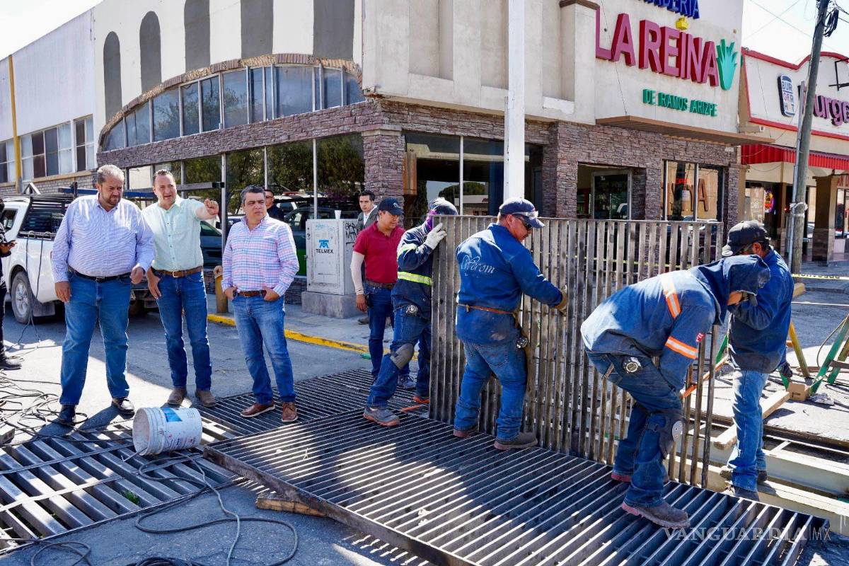 $!El alcalde Tomás Gutiérrez Merino supervisó personalmente los trabajos que realizan.