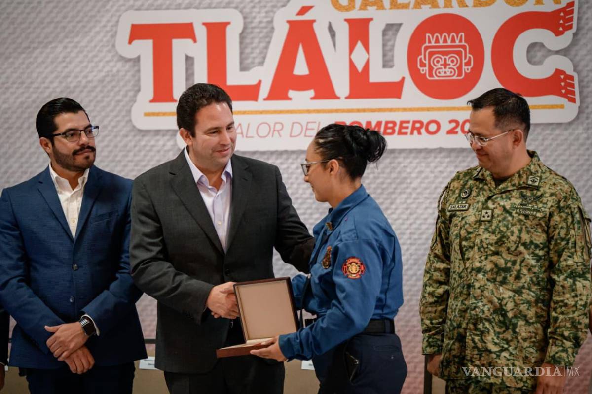 Bomberos Tania Martínez y Agustín Díaz reciben el Galardón Tláloc 2025 en Saltillo