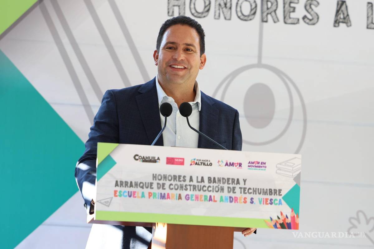 $!El alcalde Javier Díaz González enfatizó que, con el apoyo del gobernador Manolo Jiménez Salinas, se mantiene firme el compromiso de mejorar la educación en todos los niveles en Saltillo.