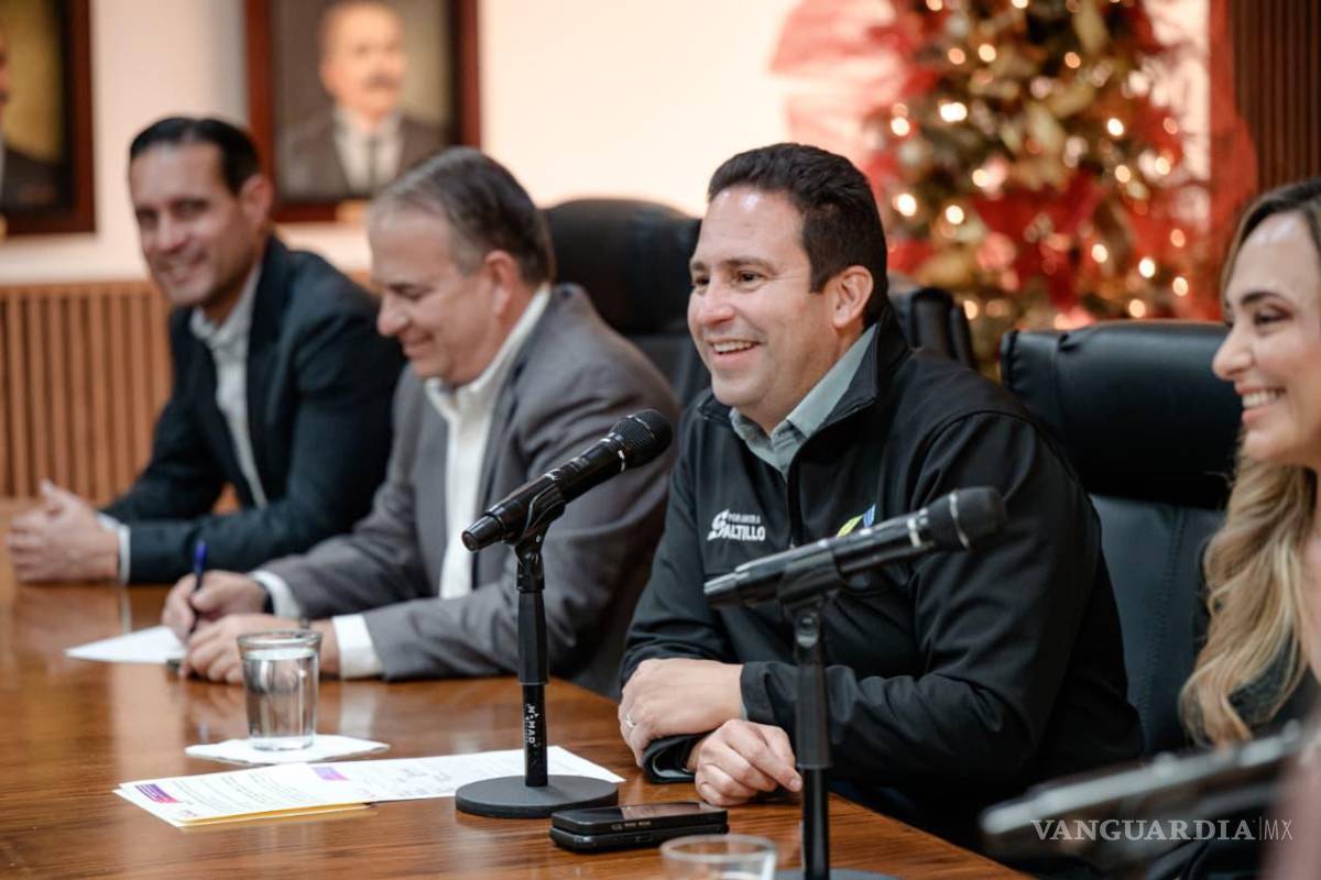 $!Autoridades municipales y directivos de NEMT Register durante la entrega de la certificación, que reconoce el orden interno, la transparencia y la calidad en los servicios.