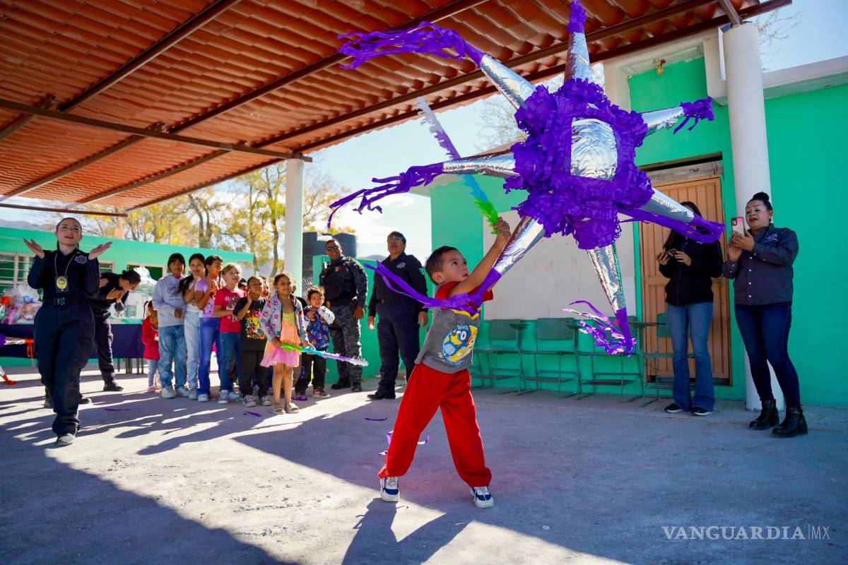 $!La acción central fue una posada navideña organizada para niñas y niños de primaria y preescolar comunitario del CONAFE.