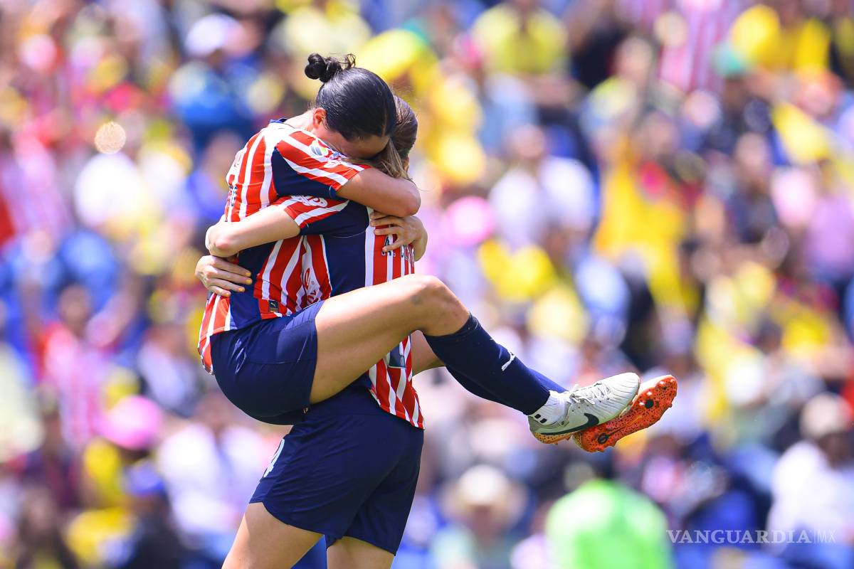 Chivas Femenil conquista el Clásico Nacional con doblete de Denise Castro