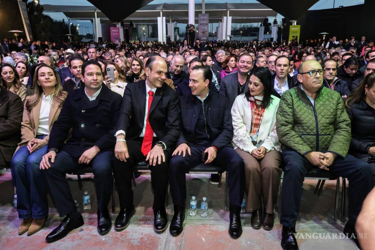$!El priismo coahuilense arropó a Jericó Abramo en este primer informe de actividades como diputado federal.