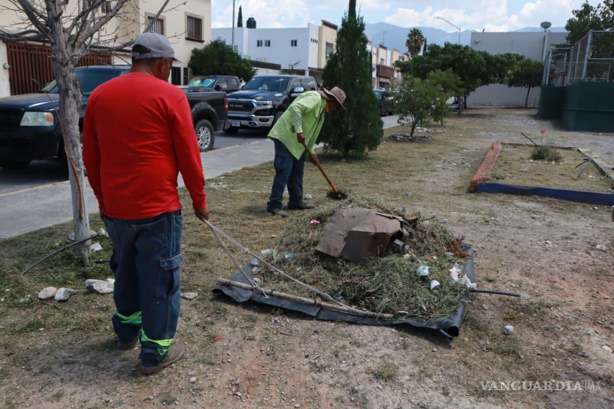 $!Vecinos del fraccionamiento Villa Fundadores cuentan ya con una plaza pública limpia y ordenada.