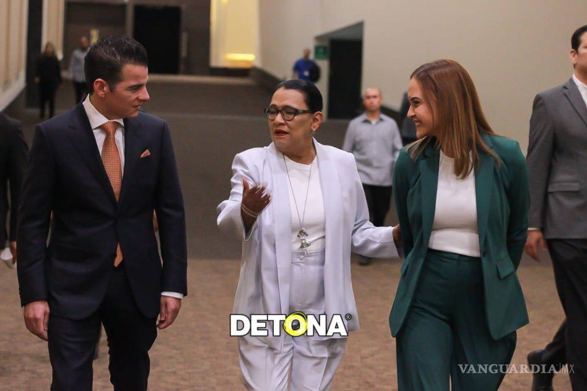 $!Mike Flores y Rosa Icela Rodríguez, titular de la SEGOB y Clara Luz Flores Carrales, funcionaria de la Secretaría de Gobernación.