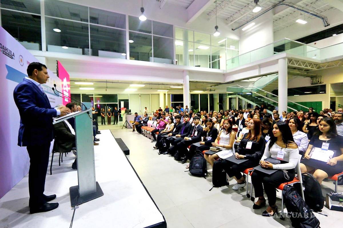 UAdeC es sede de la entrega de becas Sélíder Saltillo Primera Generación