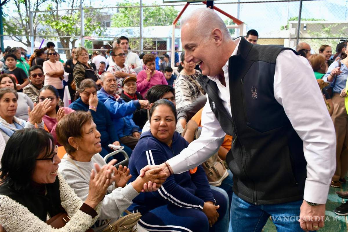 $!La jornada reunió a funcionarios municipales para atender directamente a los vecinos.