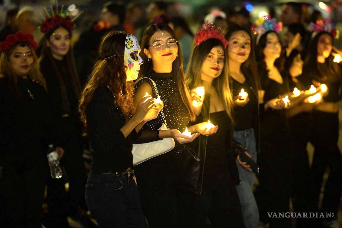 $!Familias y artistas llenaron de color las calles del centro histórico de Monclova.