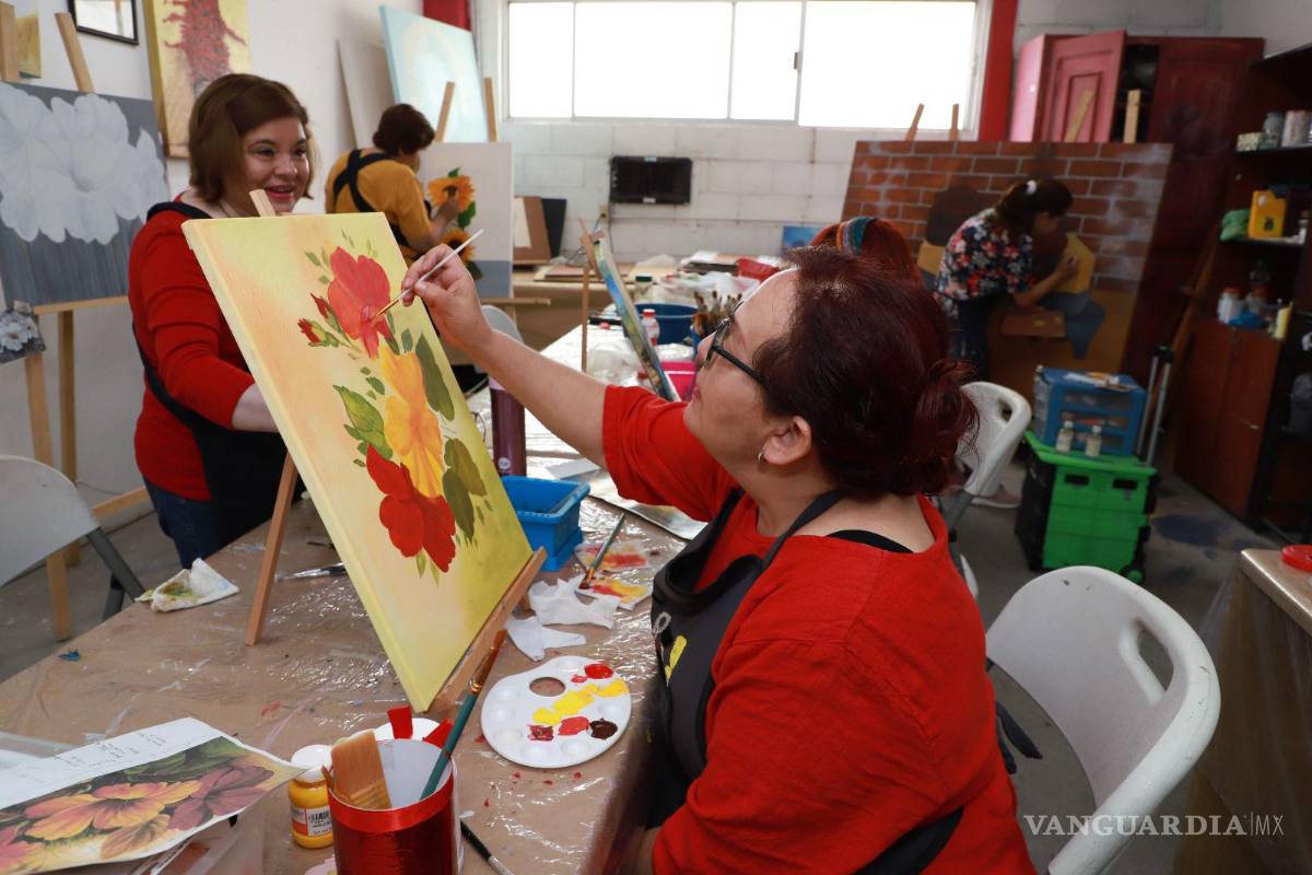 $!Los cursos y talleres que se ofrecen en los Centros Comunitarios de Saltillo incluye de pintura, belleza y confección.