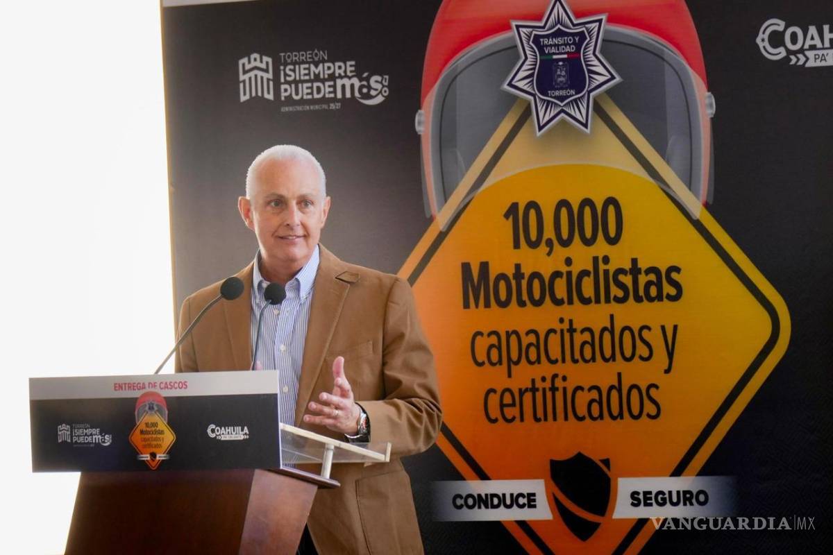 Torreón entrega 400 cascos a motociclistas certificados en manejo seguro