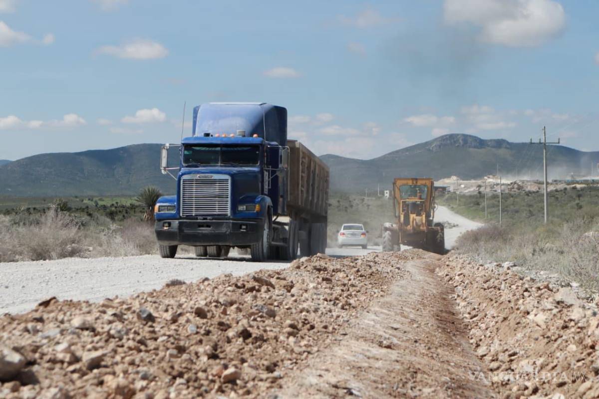 Caminos rurales de Saltillo reciben atención prioritaria, inician con ejido Buñuelos