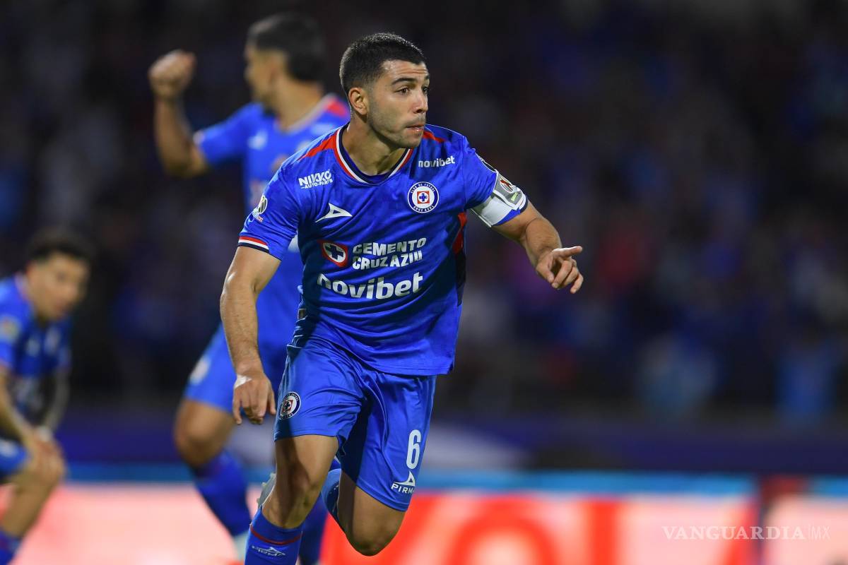 Erik Lira renueva contrato con Cruz Azul hasta 2029