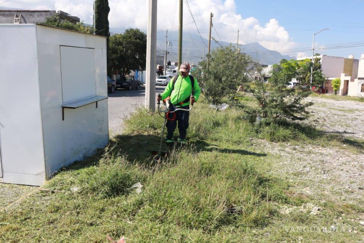 Colonia Nuevo Mirasierra, de Saltillo, se beneficia con limpieza y deshierbe de plazas públicas