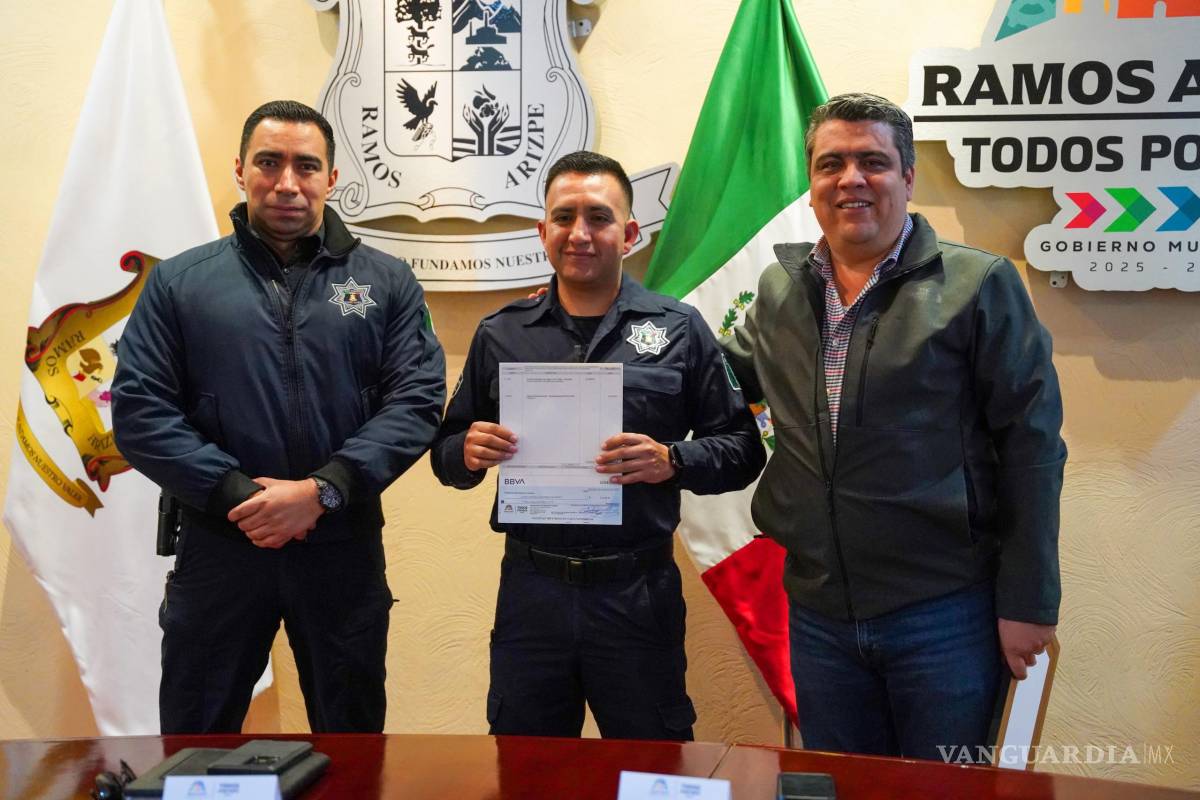 $!Mario Arturo Contreras Ramírez recibió la distinción como Policía del Mes de Septiembre gracias a su labor constante, disciplina y profesionalismo dentro de la corporación municipal.
