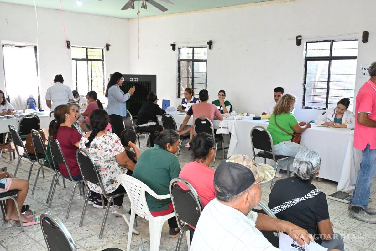 $!Cientos de familias fronterenses acudieron desde temprano a la Mega Brigada “Juntos por tu salud”.