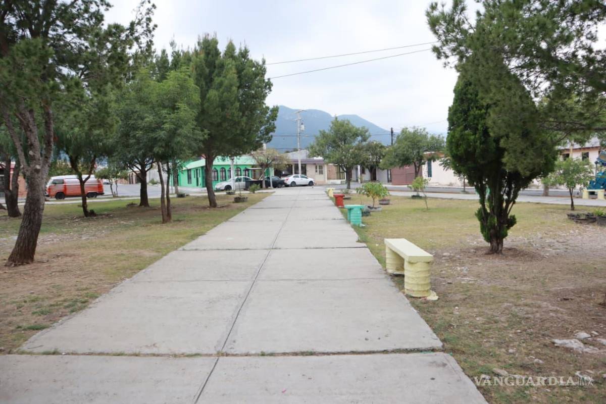 $!La Dirección de Medio Ambiente y Desarrollo Sustentable interviene plazas y áreas verdes para ofrecer espacios dignos y limpios a las familias.