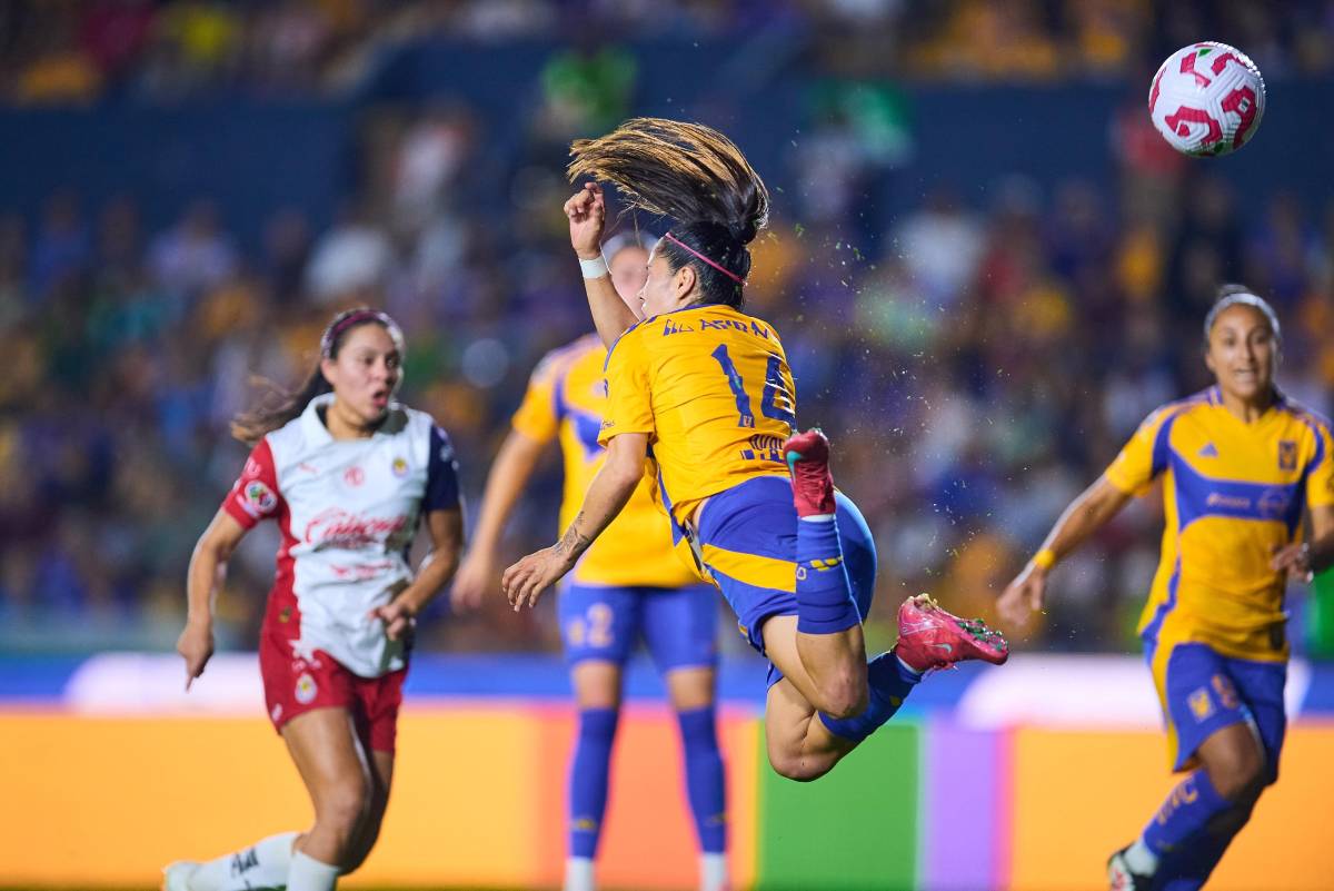 Lizbeth Ovalle gana el Premio Marta de la FIFA por gol de escorpión con Tigres