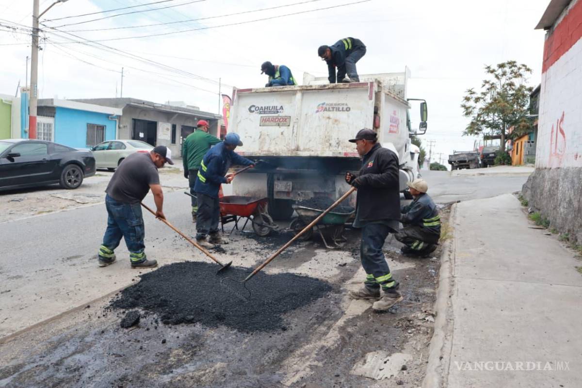 Saltillo: Programa ‘Aquí Andamos’ atiende problema de baches en la colonia Nueva Jerusalén