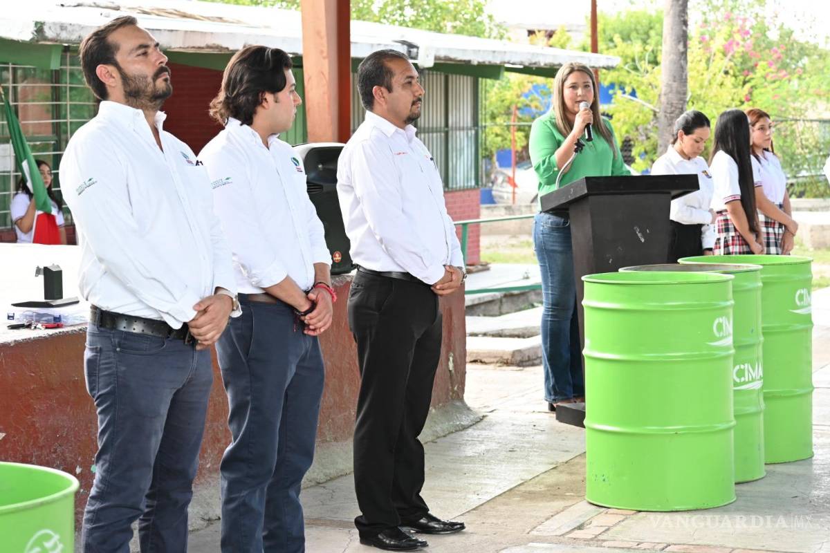 Entrega Simas Monclova-Frontera tambos de basura a escuelas para cuidar medio ambiente